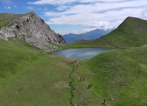Hiking to the Dragon Lake (Drakolimni) of Mount Timfi